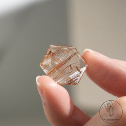 金紅髮晶大衛星
