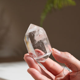 雙尖紅針晶中晶白水晶