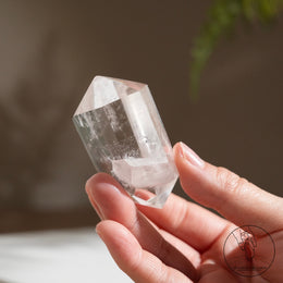 雙尖紅針晶中晶白水晶