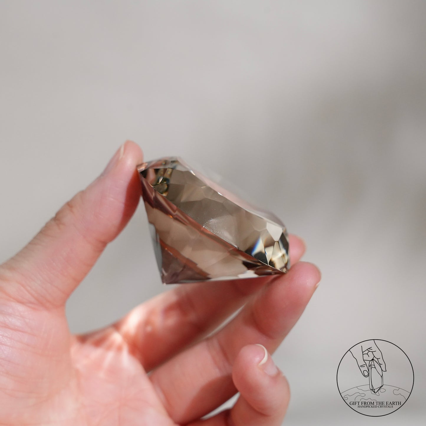 Diamond-cut clear quartz