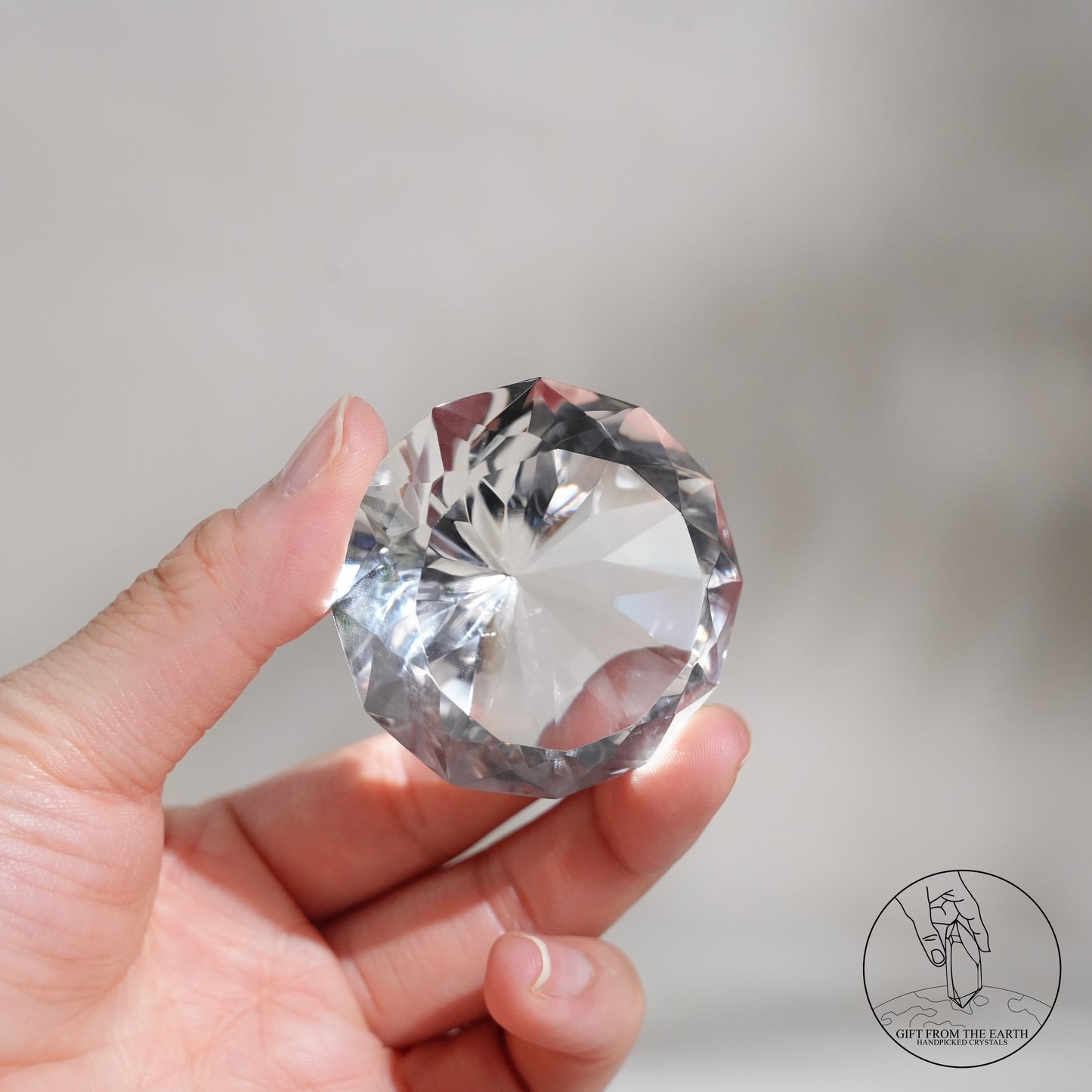 Diamond-cut clear quartz