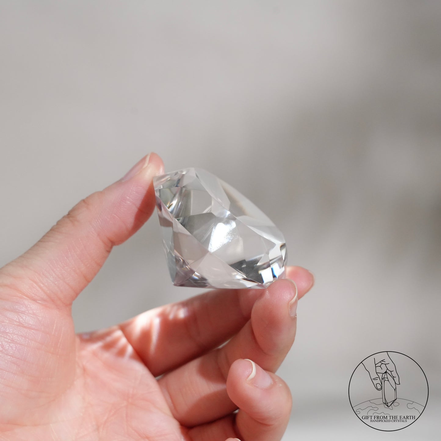 Diamond-cut clear quartz