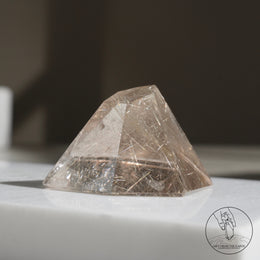 金髮晶隨形