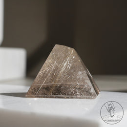 金髮晶隨形