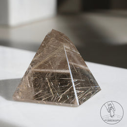 金髮晶隨形