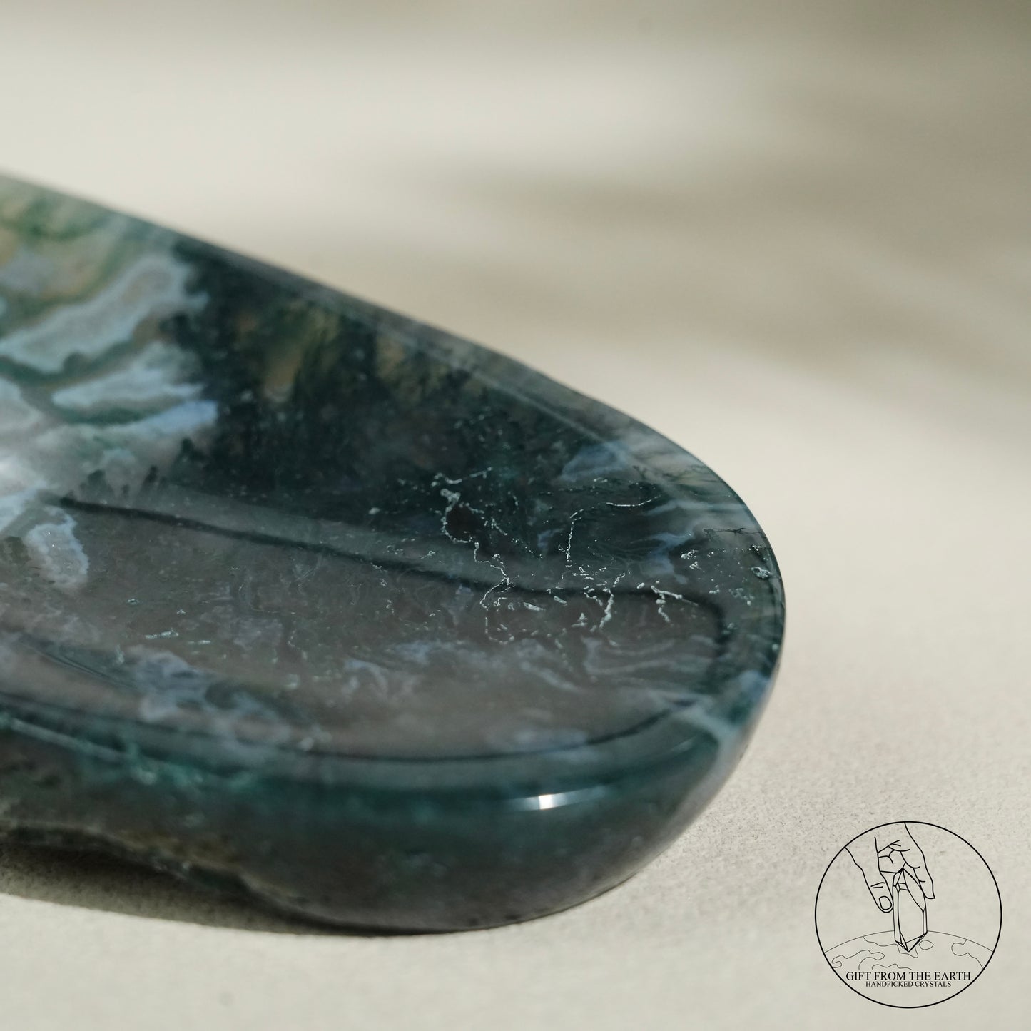 Double-terminated moss agate