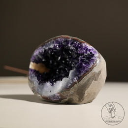紫水晶洞白方解石共生