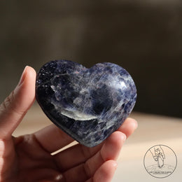 堇青石心草莓晶共生