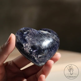 堇青石心草莓晶共生