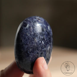 堇青石草莓晶共生