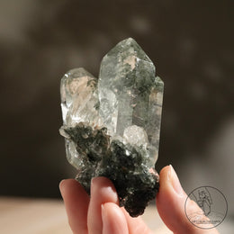 喜馬拉雅白水晶綠幽靈金髮晶共生