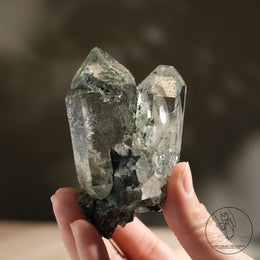 喜馬拉雅白水晶綠幽靈金髮晶共生