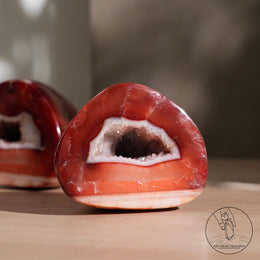 紅瑪瑙對洞