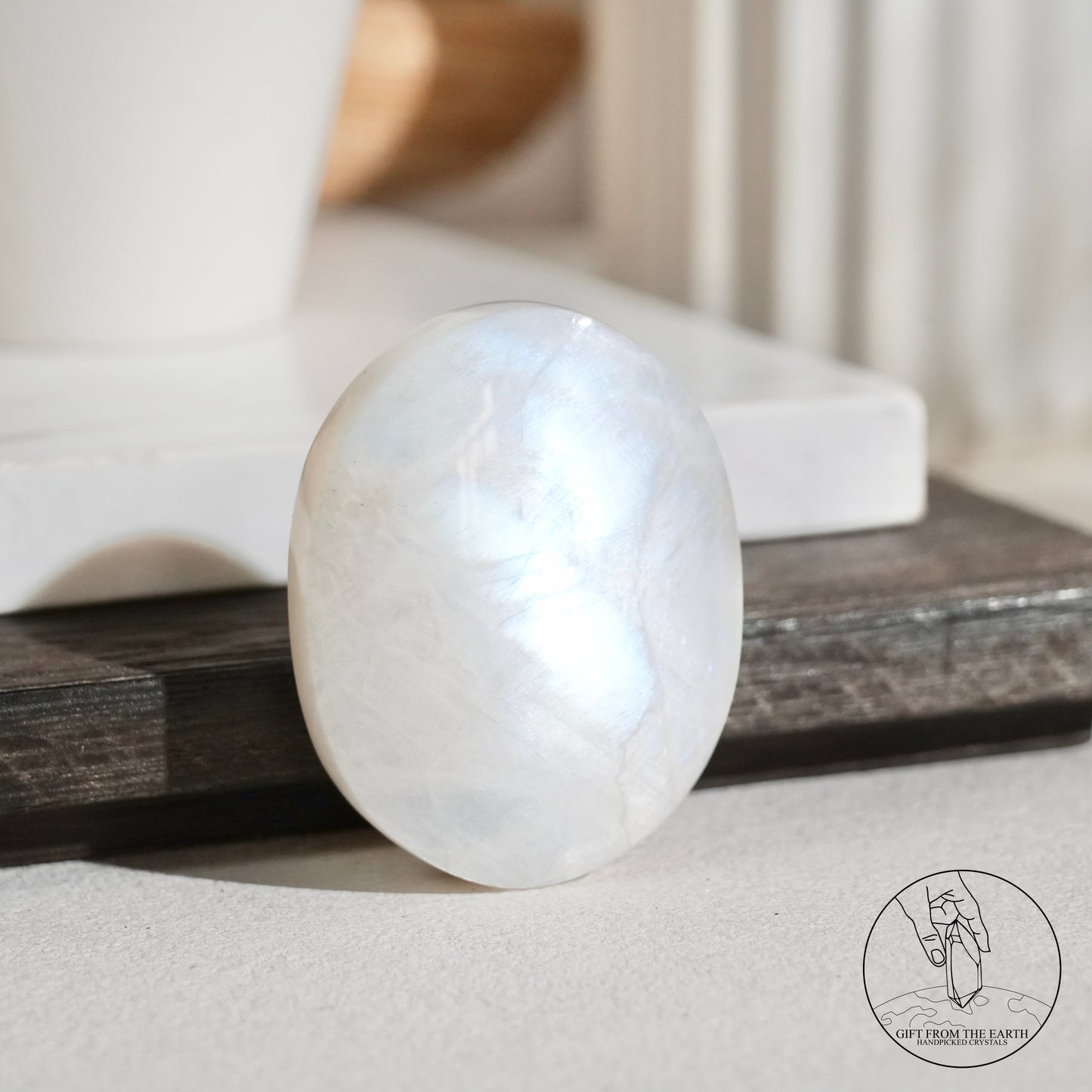 坦桑尼亞白月光石把件