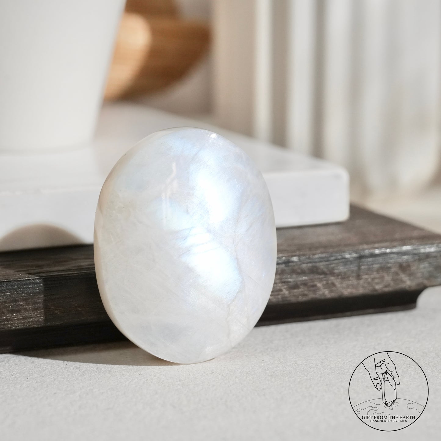 坦桑尼亞白月光石把件