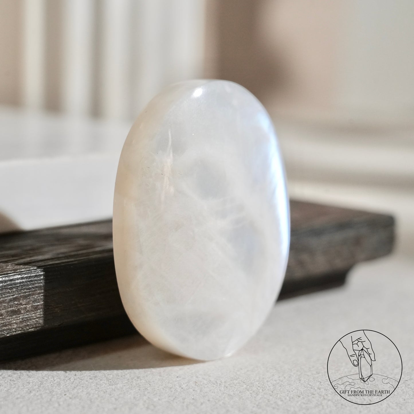 坦桑尼亞白月光石把件