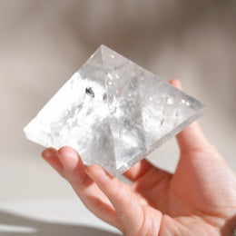 白水晶金字塔