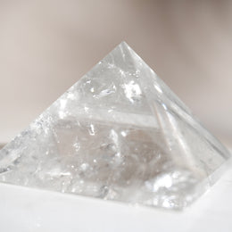 白水晶金字塔