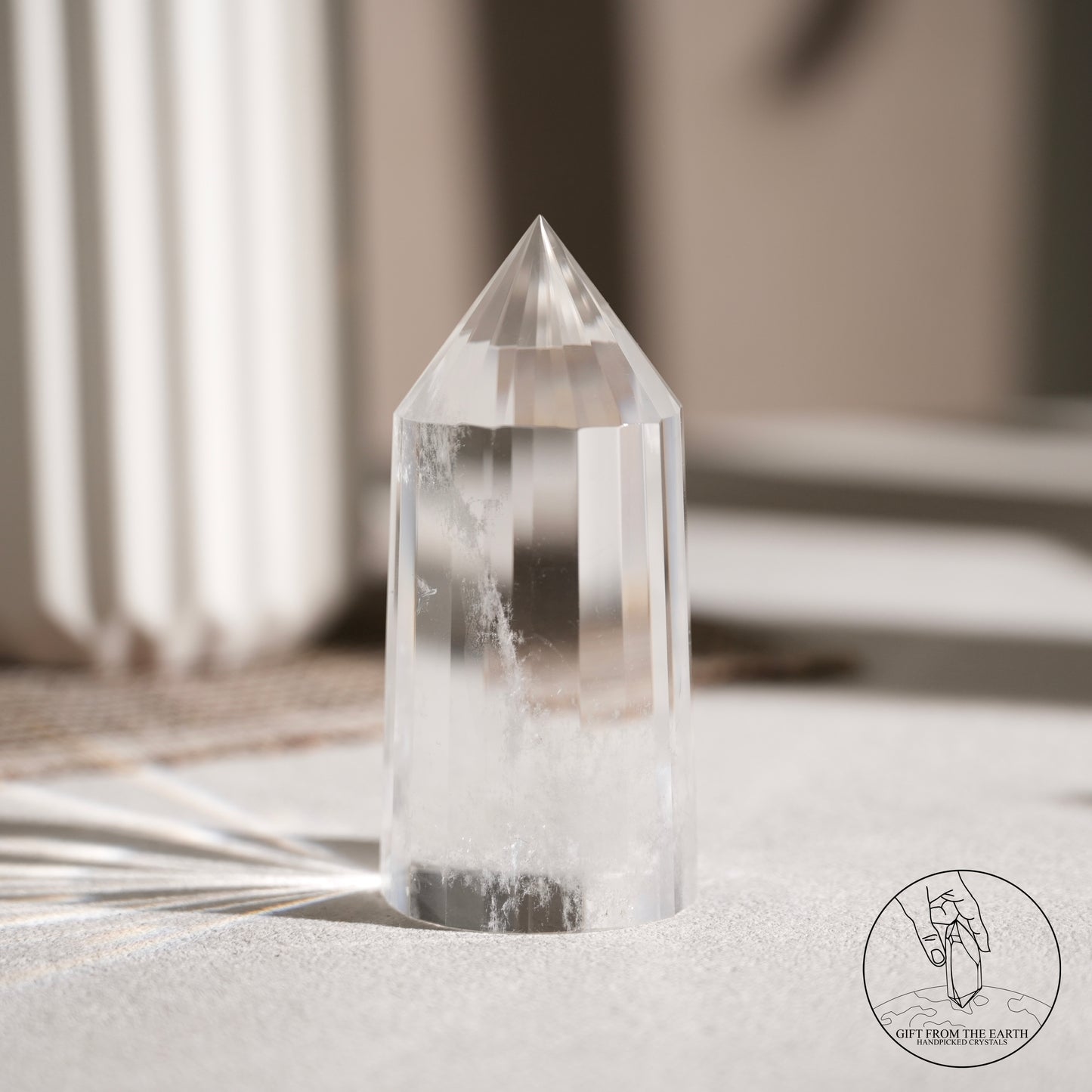 多面切割白水晶柱