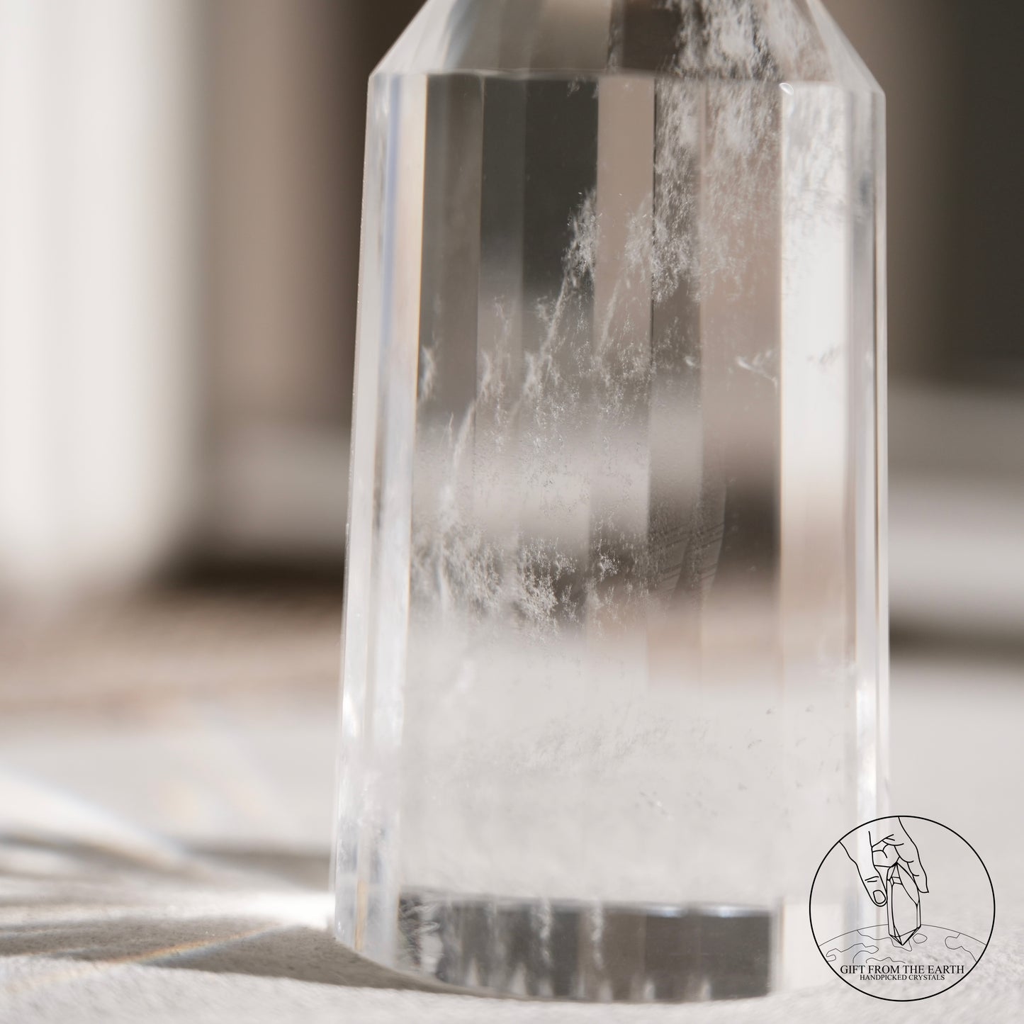 多面切割白水晶柱