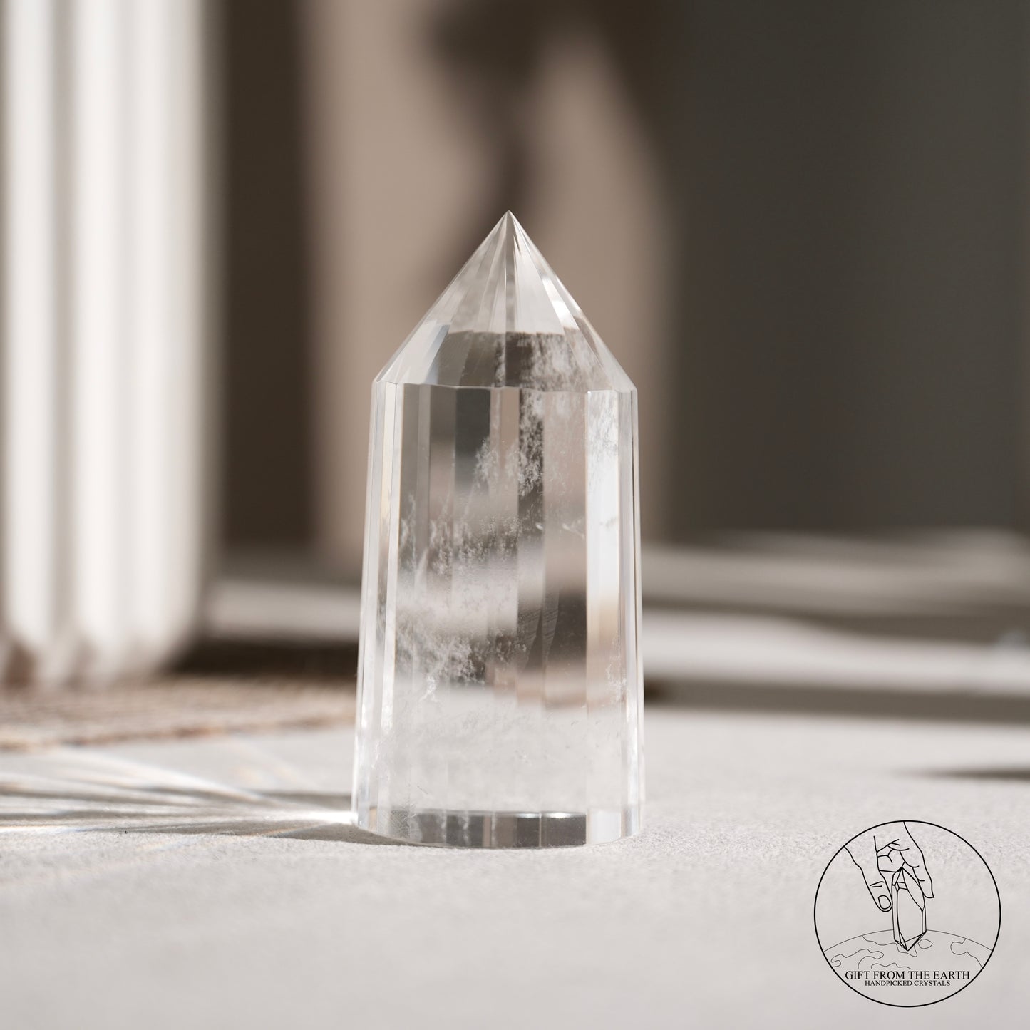 多面切割白水晶柱