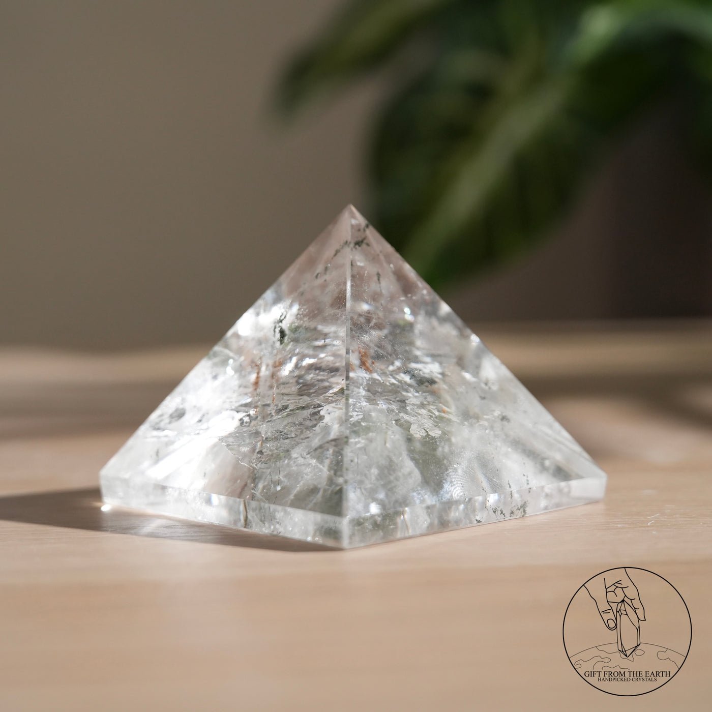 白水晶金字塔幽靈髮晶共生