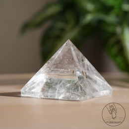 白水晶金字塔幽靈髮晶共生