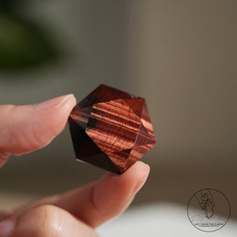 紅虎眼石大衛星