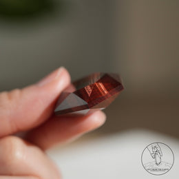 紅虎眼石大衛星