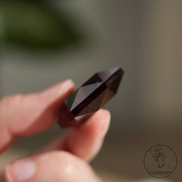 紅虎眼石大衛星