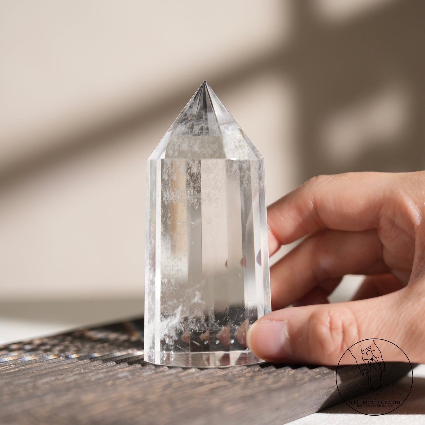 多面切割白水晶柱