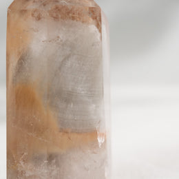 灰黃兔毛水晶柱